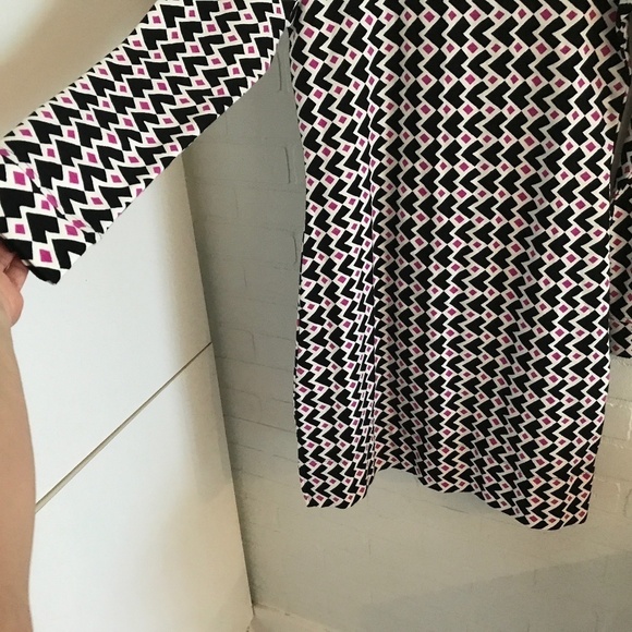 NWOT Hatley Mini dress Geometric Retro Long sleeve Black/white/magenta Size S - Picture 7 of 11